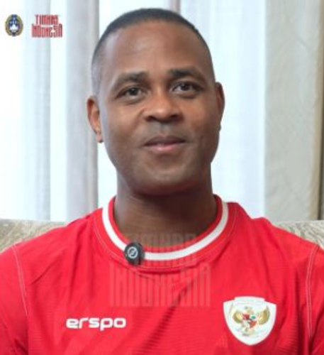 Patrick Kluivert Sapa Suporter Timnas Indonesia dengan Pesan Semangat